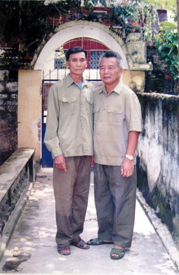 Ông Hoàng Đăng Vinh và ông Đào Văn Hiếu - 2 trong số 5 năm chiến sỹ từng tham gia bịt hầm bắt sống tướng Đờ Cát, kết thúc chiến dịch Điện Biên Phủ chấn động địa cầu cách đây 58 năm.